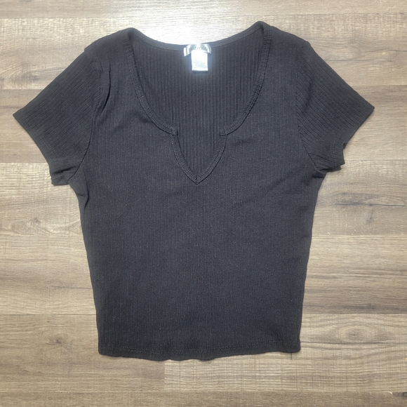 Bozzolo Women’s Size Small Black Ribbed Short Sleeve V-neck Crop Top Tee - Picture 1 of 4